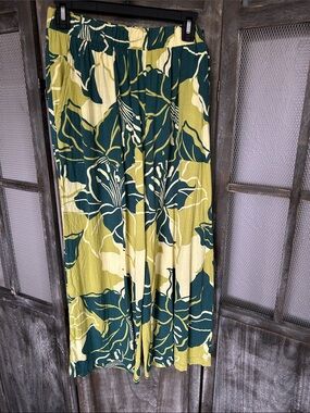 LulaRoe Justine style capri pants